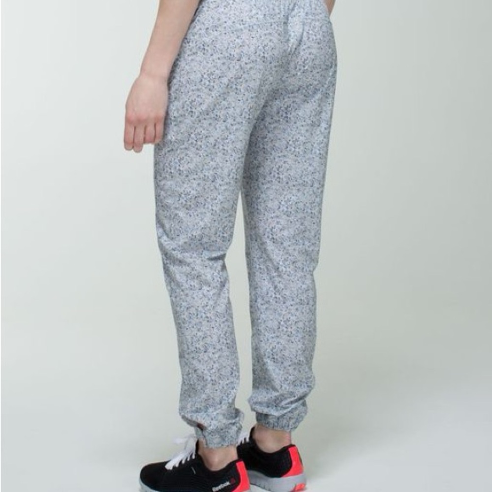 Lululemon Bring Back the Track Pant Size 6